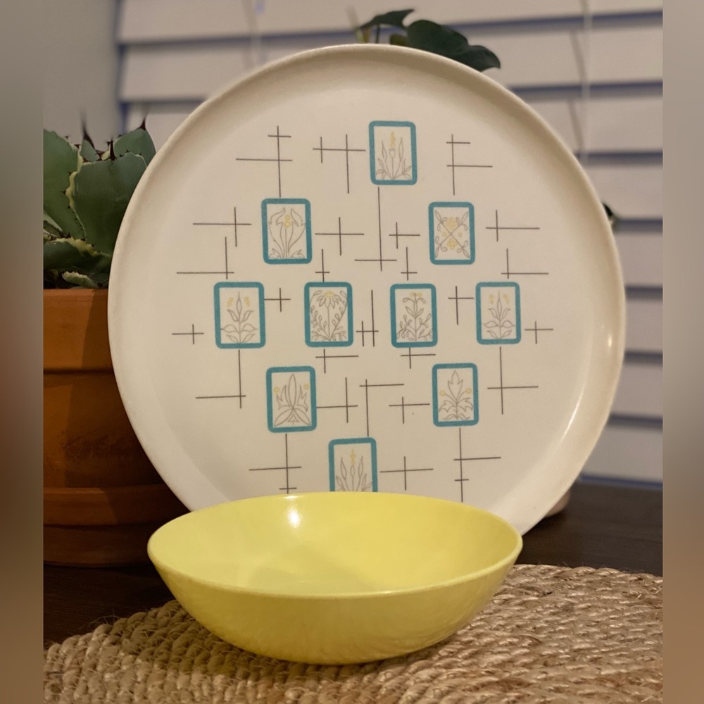 Vintage Melamine Berry Bowl and Meldale Plate with Geometric Atomic Era Design